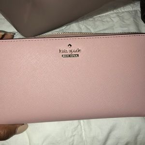 Kate Spade Wallet ✨✨